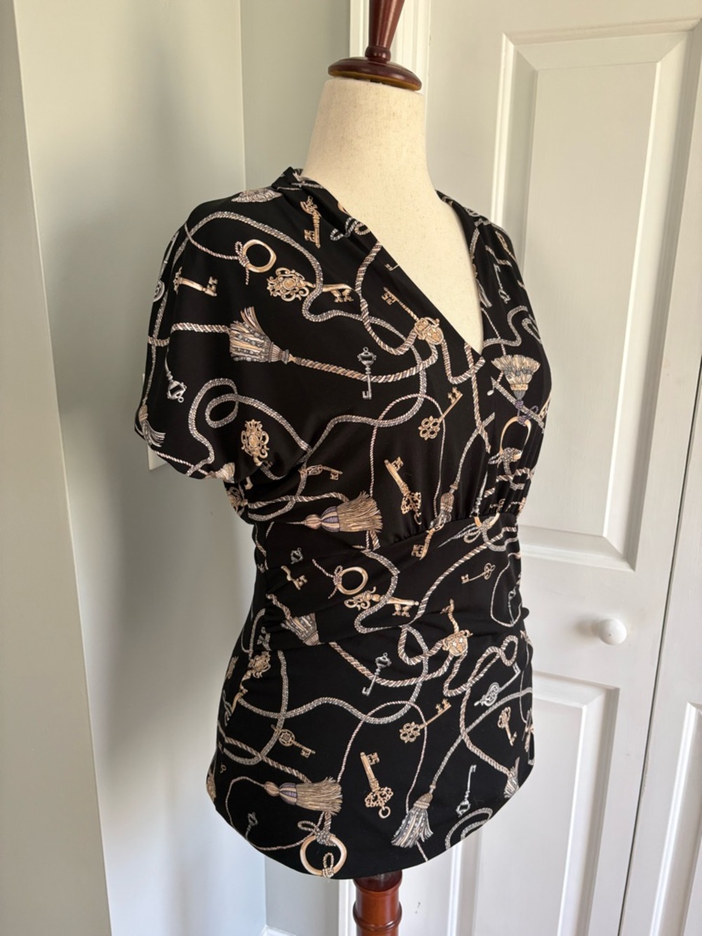 White House Black Market Black V-Neck Key & Rope Print Blouse - Picture 6 of 10